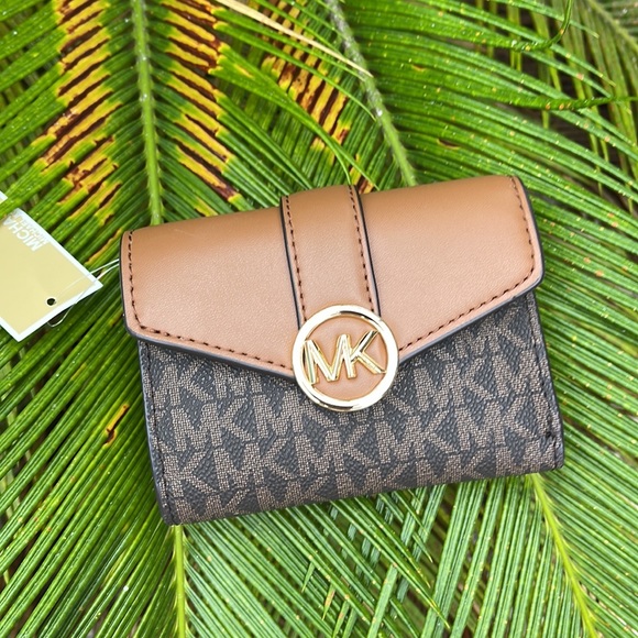 MICHAEL KORS CARMEN MEDIUM LOGO AND FAUX LEATHER WALLET BROWN - Picture 15 of 16